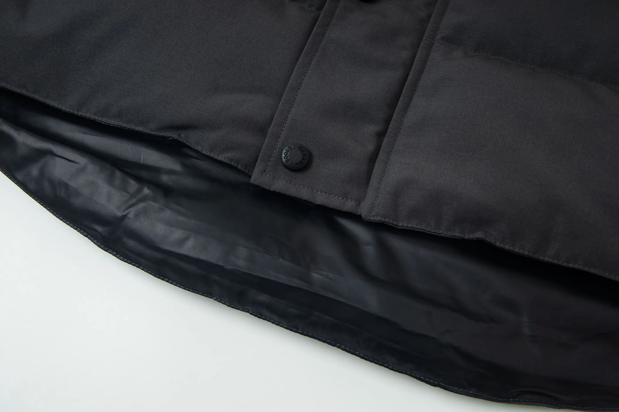 P360 Canada Goose/Canada Goose Black Label #Freestyle Crew 4151mb men's and women's vest down ➖ Imported Behringer embroidery machine customized 10,000-needle embroidery label! ➖ Imported 21-count polyester-cotton blended original fabric, using Feather-Light 10D waterproof coating fabric, made of 84.5% polyester fiber and 15.5% cotton, 100% the best feel in the entire network! ➖ The genuine official website uses the national standard 80 white duck down, and will never be misled by false claims such as 90 down or goose down! ➖ 100% nylon nylon lining with double double-layer sealing design to prevent velvet from running away. Top-grade polar fleece is used in the collar and pockets to keep warm and comfortable! ➖ Yoshida YKK provides original custom-made electroplated sliders. YKK two-way lockable zippers are tight and smooth and will not peel off paint! ➖ 3M composite original Velcro is durable, and all accessories and hardware are disassembled and customized! ⛔No slander, no exaggeration, no need for too much copywriting, because it is focused, it is professional!  SIZE: XS S M L XL XXL